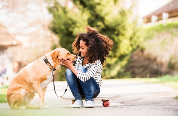 6 Benefits of Children Growing Up with a Dog